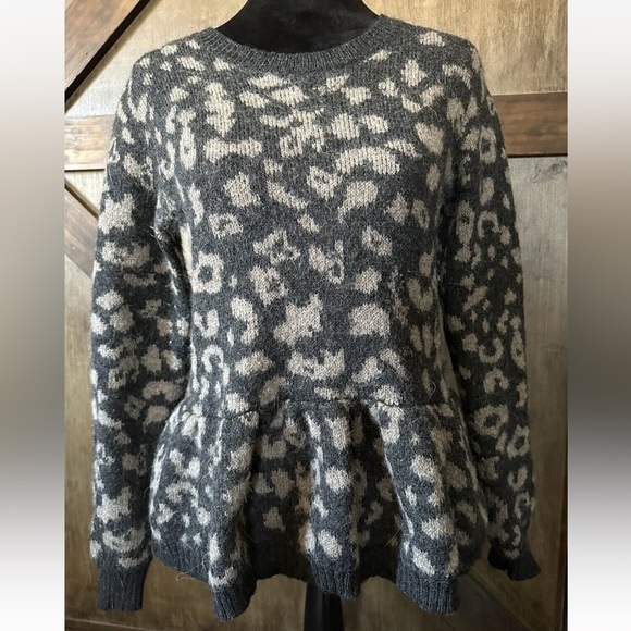 SEA New York Sweater Peplum M Leopard Cheetah Gray Alpaca Print Knit Animal Med - Picture 4 of 4